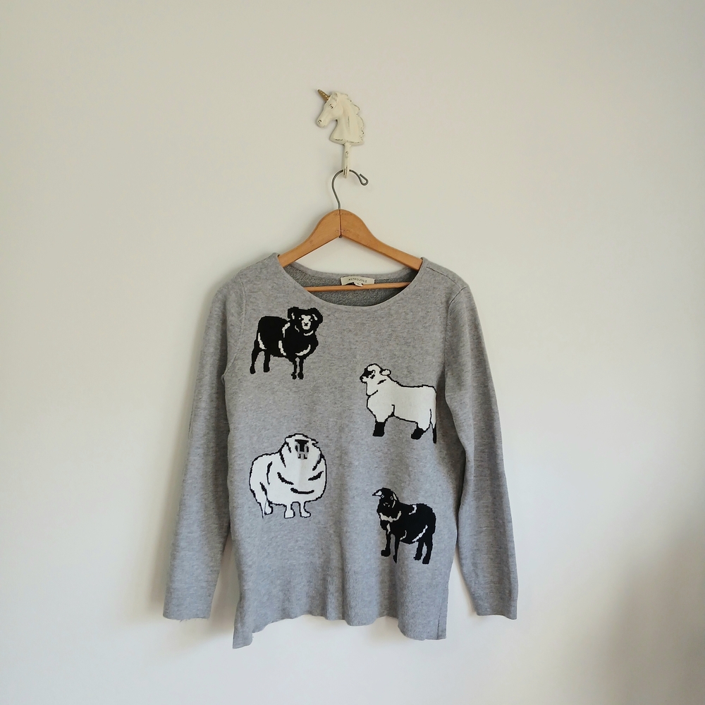 🐑Astrologie-Women’s-NWOT- Black & White Sheep Intarsia Soft Grey Sweater- Small - Picture 2 of 10
